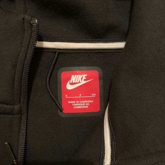 Nike Tech Fleece - Picture 3 of 5